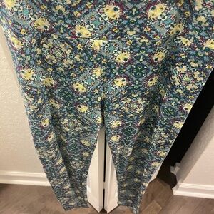 LuLaRoe Leggings Size Medium Tall and Curvy